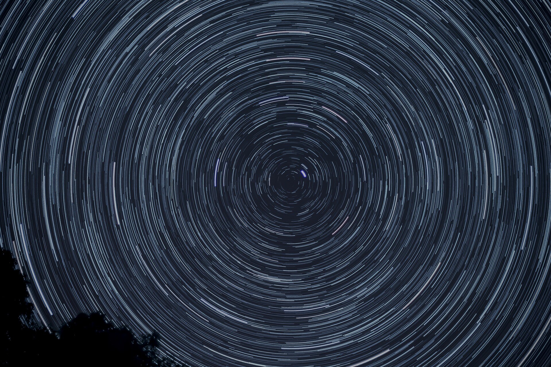 star-trails-1846734_1920